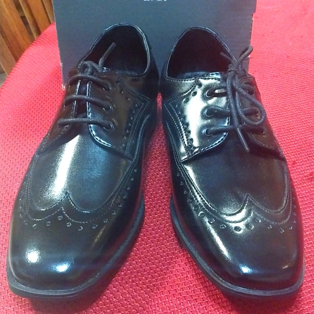 Brand New with box, no tags. Youth Boys 2.5 Brand Stacy Adam's.